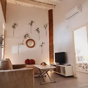https://apartamento-en-triana-sevilla-seville.es-andalucia.com